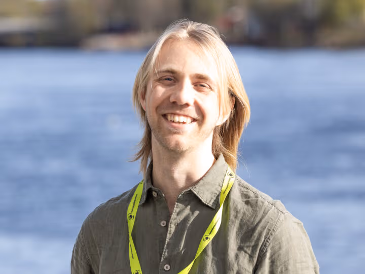 Porträttfoto av Tobias Larsson